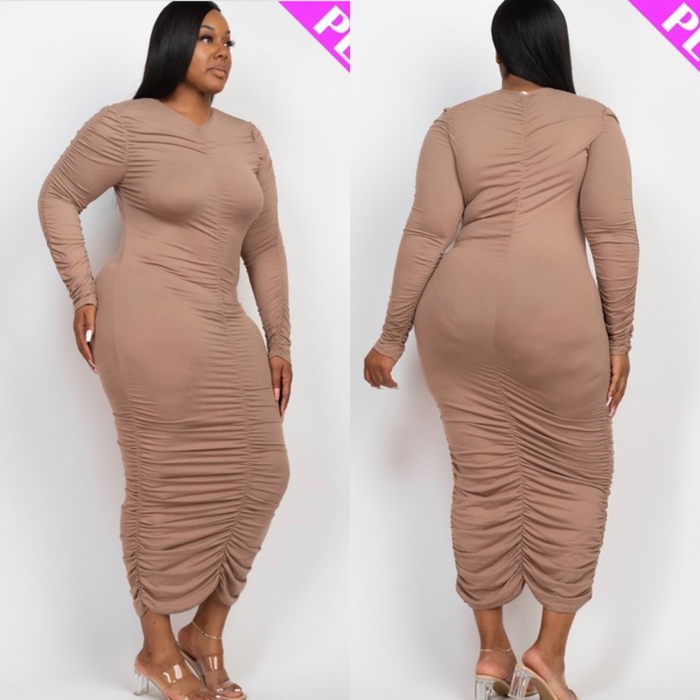 WOMEN’S PLUS SIZE LONG SLEEVE BODYCON RUCHED MIDI DRESS TAUPE/GRAY - Picture 3 of 3
